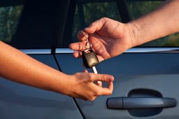放置されている車を勝手に廃車にするのはNG!放置車両の対処について徹底解説