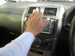 車のエアコンの臭いを徹底掃除!不快な匂いの原因と洗浄・消臭の効果的方法を教えます