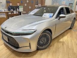トヨタクラウンが車検切れしたらどうする?車検を通す方や費用を抑える方法を解説