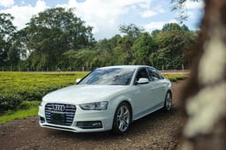アウディ・A4の車検料金はいくら?費用相場や車検費用を安くする方法を紹介!