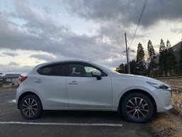 デミオ(MAZDA2)の車検料金はいくら?費用相場や車検費用を安くする方法を紹介!
