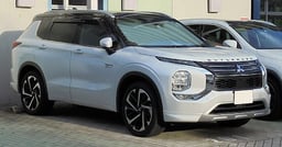 三菱アウトランダーの車検料金はいくら?費用相場や車検費用を安くする方法を紹介!