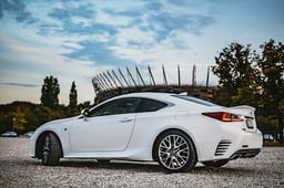 レクサス・RCが車検切れしたらどうする?車検を通す方や費用を抑える方法を解説