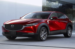 CX-30のバッテリー交換はいくら?交換方法別の費用や所要時間をご紹介