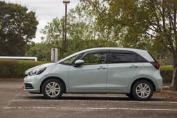 ホンダフィットが車検切れしたらどうする?車検を通す方や費用を抑える方法を解説