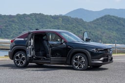 マツダ・MX-30の車検料金はいくら?費用相場や車検費用を安くする方法を紹介!