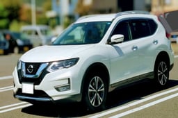 日産エクストレイルのバッテリー交換はいくら?交換方法別の費用や所要時間をご紹介