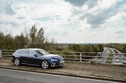 アウディ・A4が車検切れしたらどうする?車検を通す方や費用を抑える方法を解説