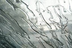 雨の日に洗車をするべきなのか?雨天での洗車メリットとデメリットについて解説