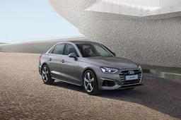 アウディ・A4のドラレコ取り付けはいくら?費用や所要時間をご紹介!