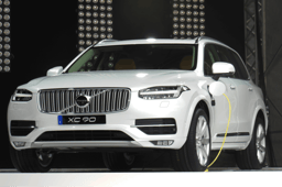 ボルボxc90のドラレコ取り付けはいくら?費用や所要時間をご紹介!