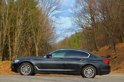 BMW5シリーズの車検料金はいくら?費用相場や車検費用を安くする方法を紹介!