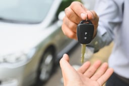 廃車と下取りの違いは?廃車と下取りのメリット・デメリットや処分方法の決め方について解説