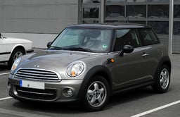 BMW・MINIの車検料金はいくら?費用相場や車検費用を安くする方法を紹介!
