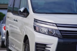 トヨタ・ヴォクシーの車検料金はいくら?費用相場や車検費用を安くする方法を紹介!