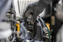 車のスパークプラグ点検方法は?故障時の症状やプラグの種類について解説!