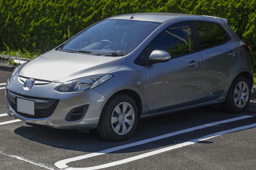 デミオ(MAZDA2)のバッテリー交換はいくら?交換方法別の費用や所要時間をご紹介