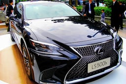 レクサスLSの車検料金はいくら?費用相場や車検費用を安くする方法を紹介!