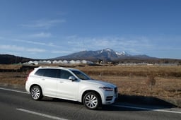 ボルボの車検はいくらかかる?高い理由や車検費用を安くするコツを紹介
