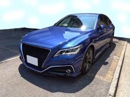 トヨタ・クラウンの車検料金はいくら?費用相場や車検費用を安くする方法を紹介!