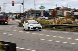 アクアのバッテリー交換費用はいくら?補機・駆動用の交換時期・所要時間まとめ