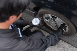 タイヤ空気圧調整の重要性と頻度